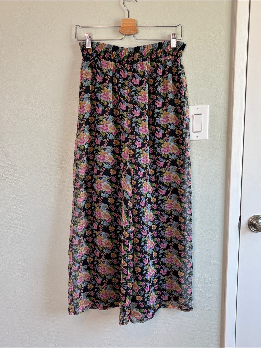 Bundle 2/$30! Legit Y2K Wide-Leg Chiffon Floral Pants